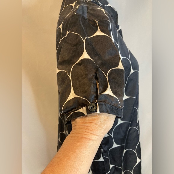 Chicos Shirt Womens Medium Size 2 Black Geometric Silk Blend Loop Collar Satin - Picture 4 of 8